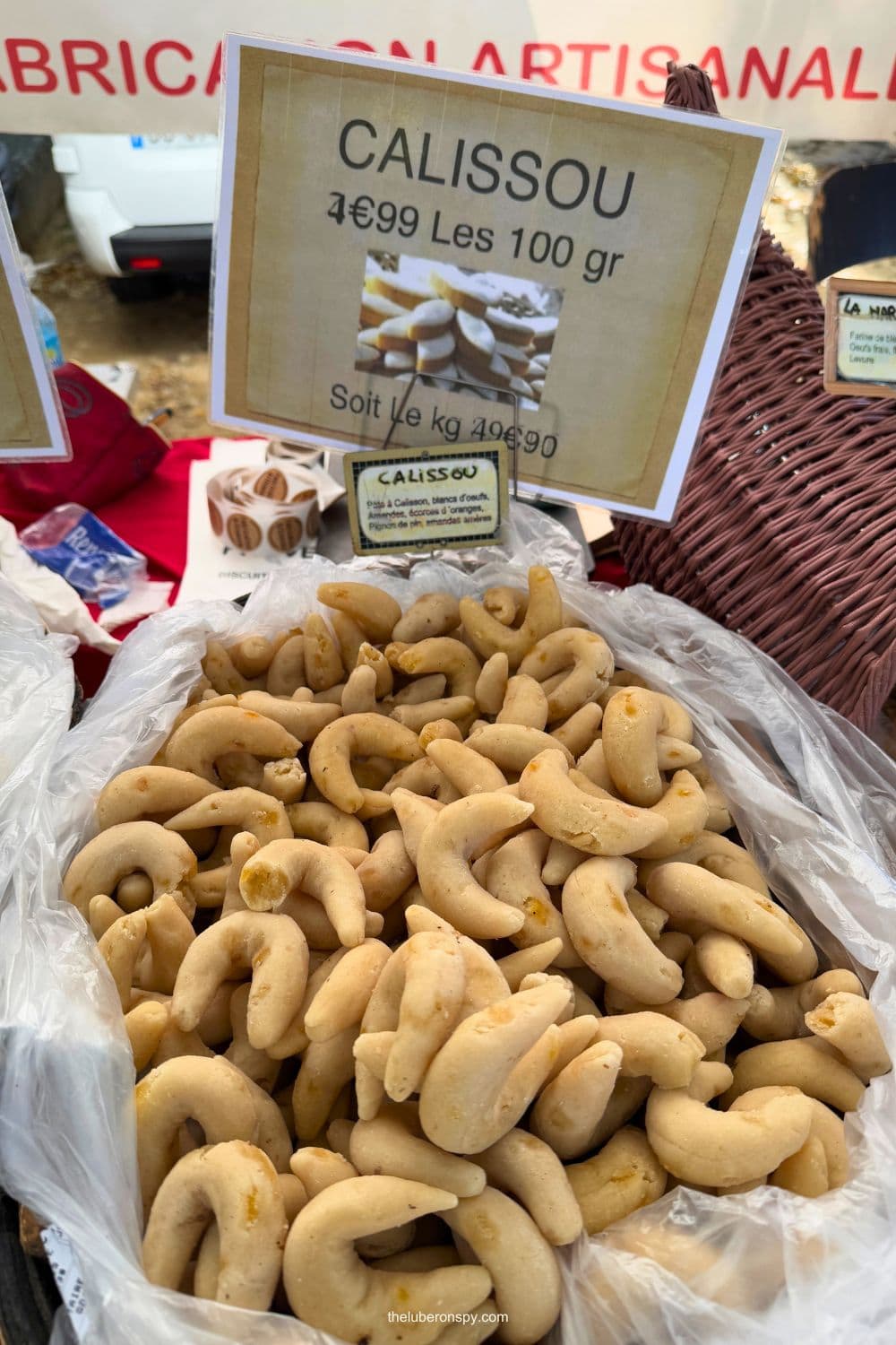 Traditional Provenรงal calissou are displayed beneath a sign reading CALISSOU 4โฌ99 Les 100 gr soit le kg 49โฌ90.